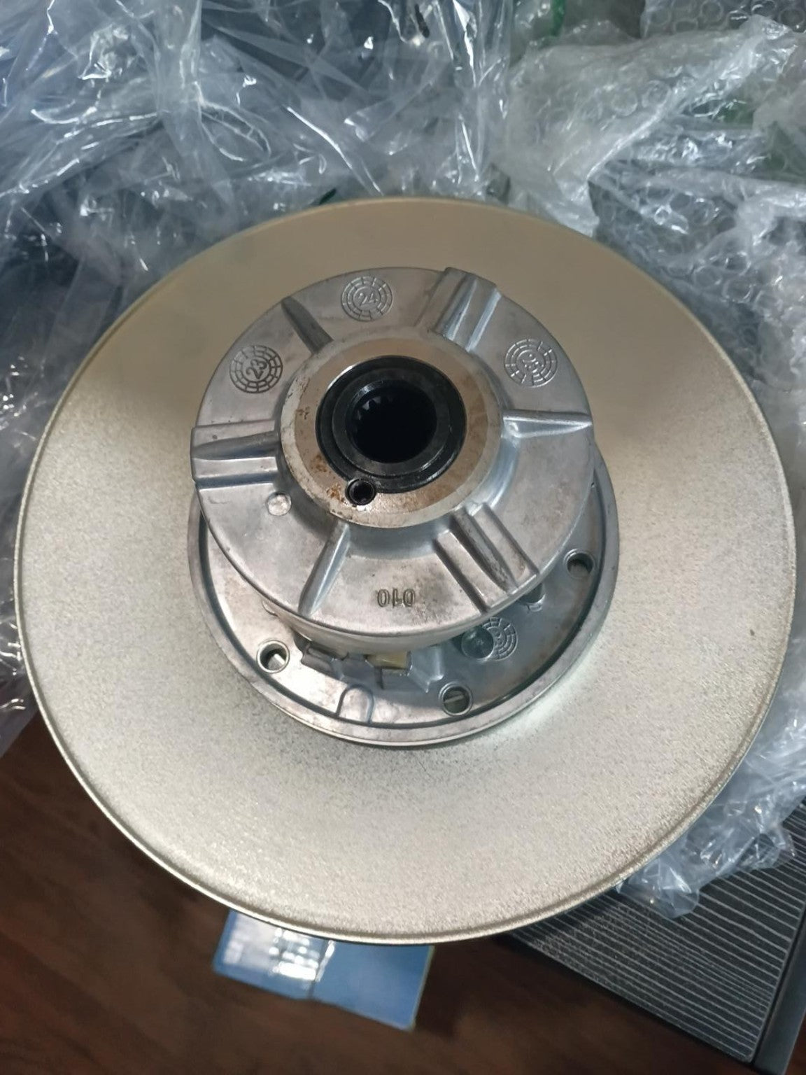 HOLDWELL AM138089 Transaxle Driven Clutch for John Deere Gator 4x2 6x4 XUV625i